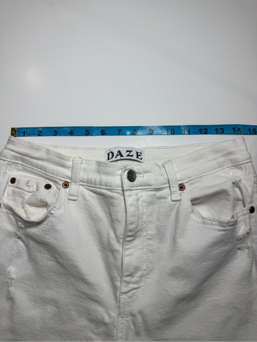 DAZE White Distressed High-Rise Jeans! Size 29! - Picture 7 of 10